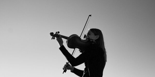 Comment les jeunes artistes réinventent la musique classique