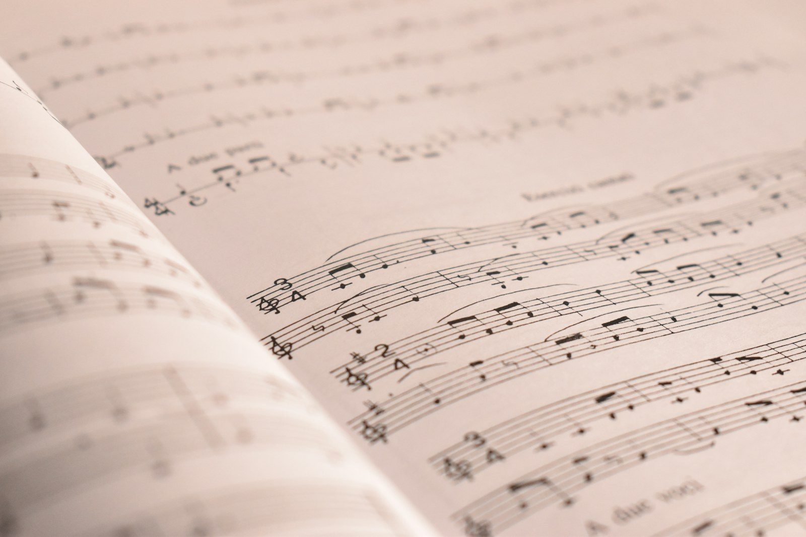 Comment Composer sa Premiere Chanson : Guide Pratique pour Musiciens Debutants