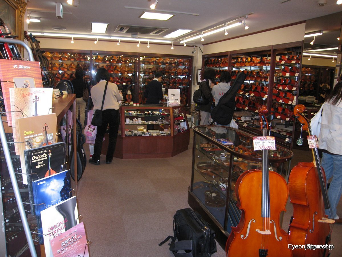 violin cello (foto: Richie Johns / CC BY 2.0, Wikimedia Commons)