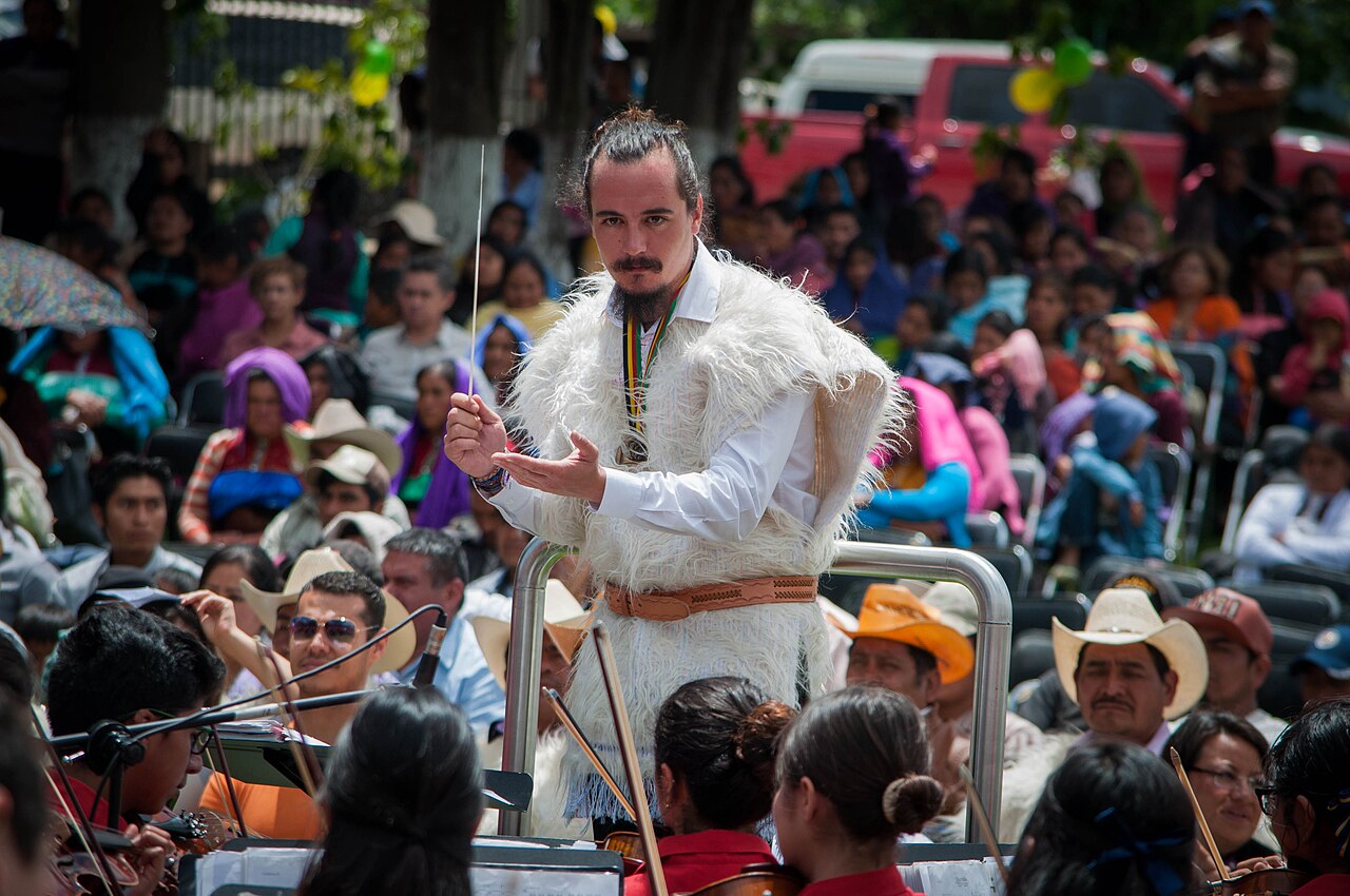 conductor orchestra (foto: Fotografiamerlin / CC BY-SA 4.0, Wikimedia Commons)