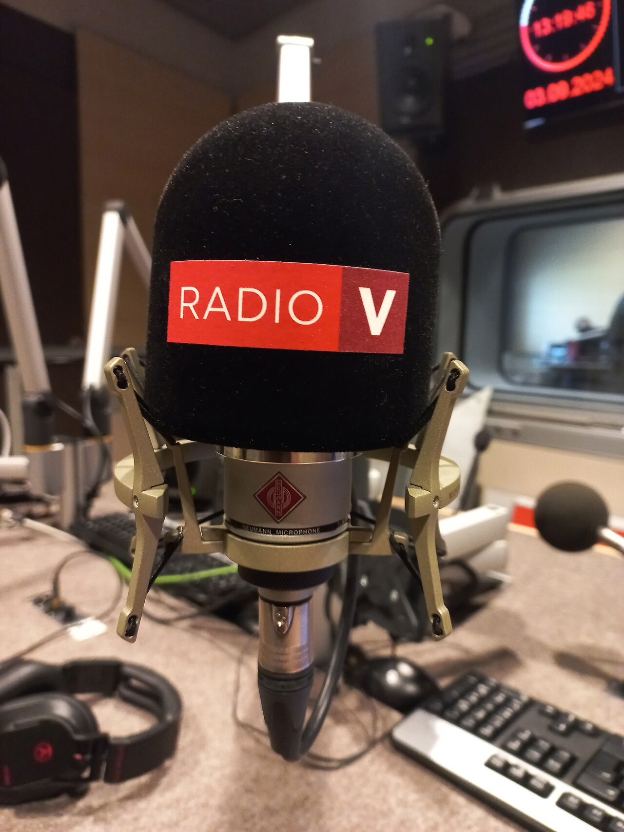 recording studio microphone (foto: Asurnipal / CC BY-SA 4.0, Wikimedia Commons)