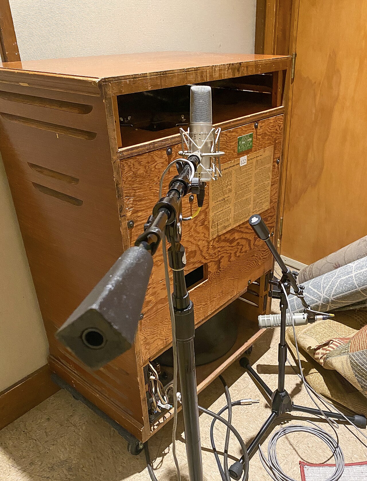 recording studio microphone (foto: The Blackbird Academy / CC BY-SA 2.0, Wikimedia Commons)