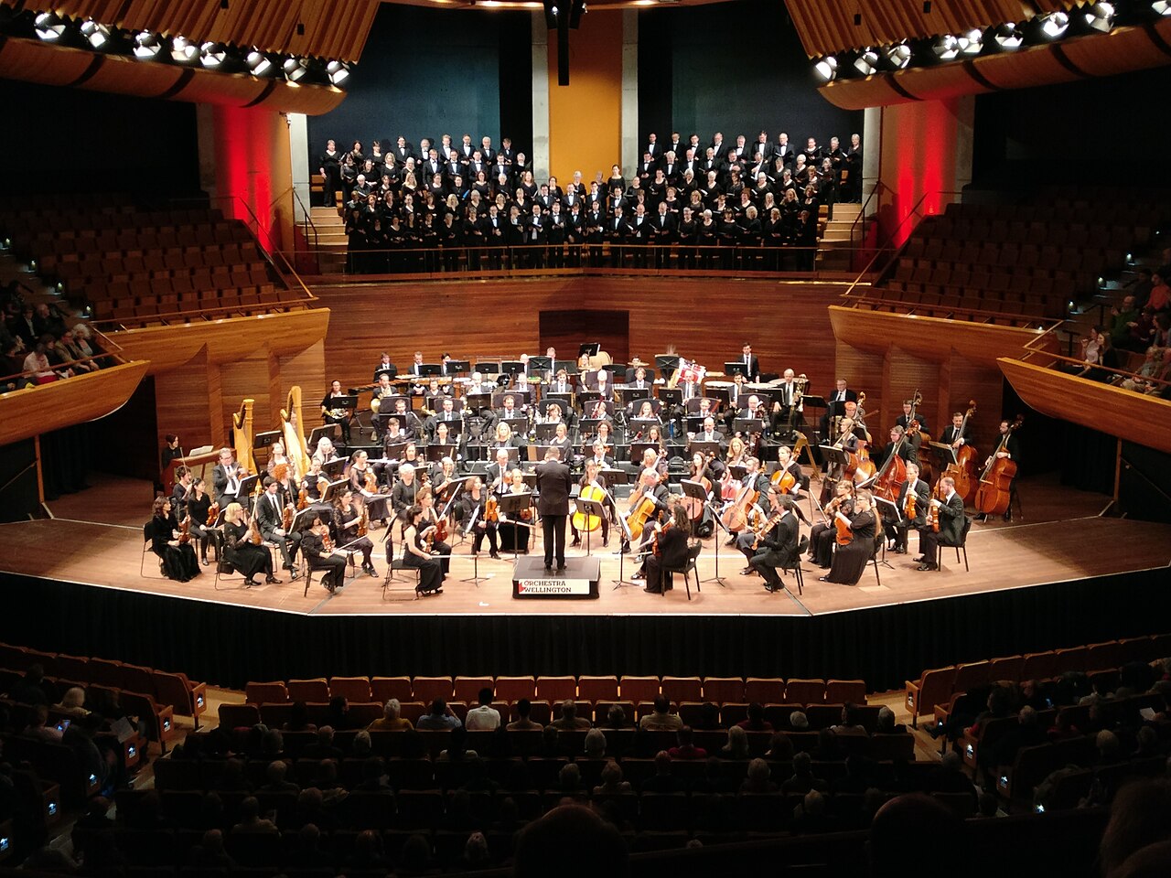 orchestra concert (foto: Jonathan Harker / CC BY-SA 4.0, Wikimedia Commons)