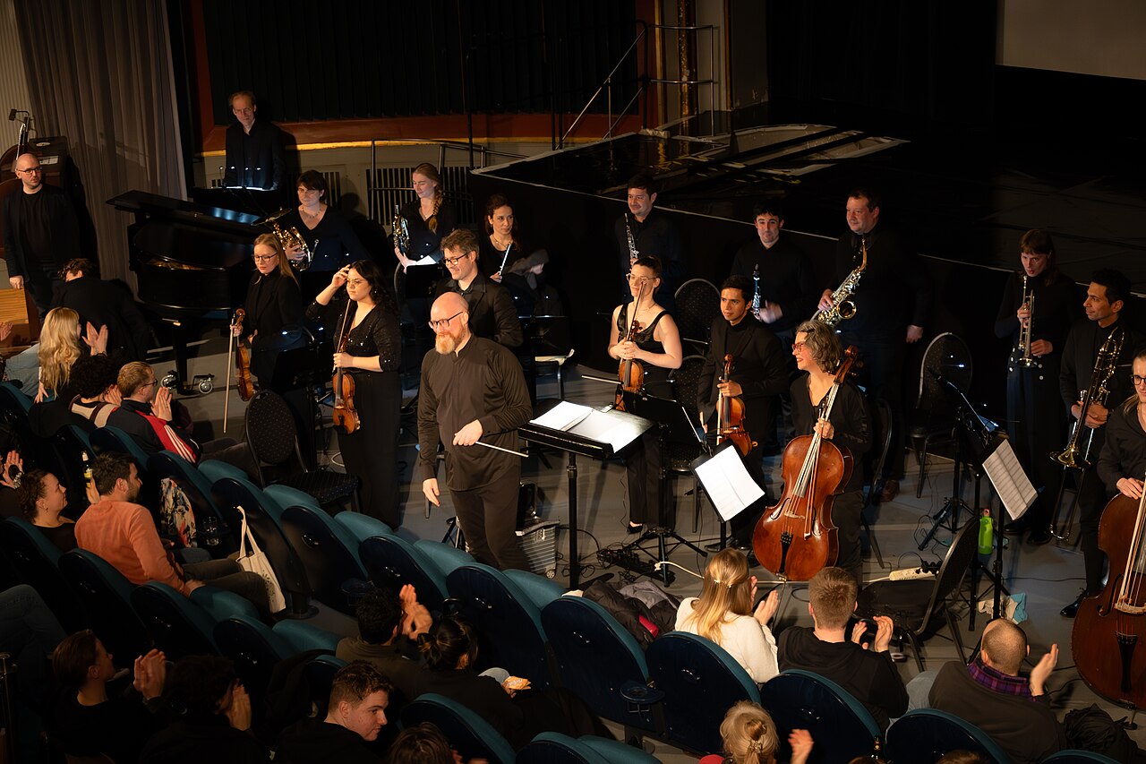 conductor orchestra (foto: Slwheatley / CC BY-SA 4.0, Wikimedia Commons)